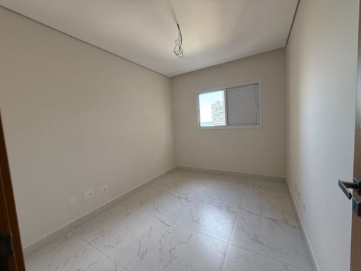 dormitório bem arejado com iluminação natural