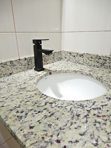 Pia do banheiro em granito