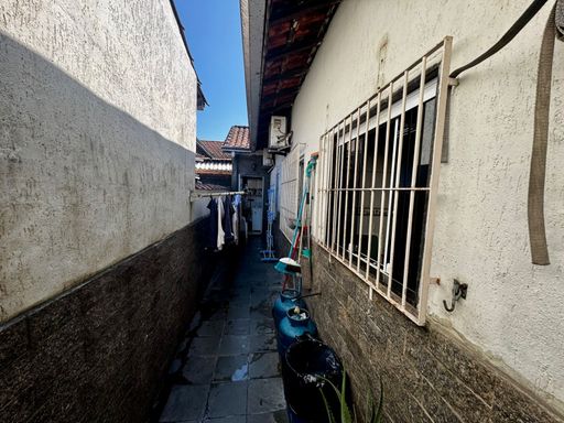 corredor com acesso a área de serviço