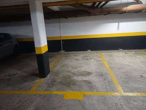 vaga de garagem coberta