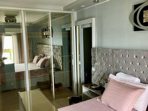 suíte com ar condicionado e acesso a varanda gourmet com móveis planejados