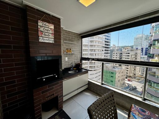 varanda gourmet com churrasqueira a carvão