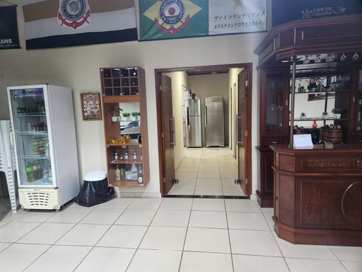 Amplo salão de festa, equipado com freezer e toda estrutura para receber seus convidados