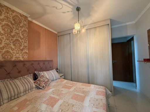 suíte com armários planejados em total requinte