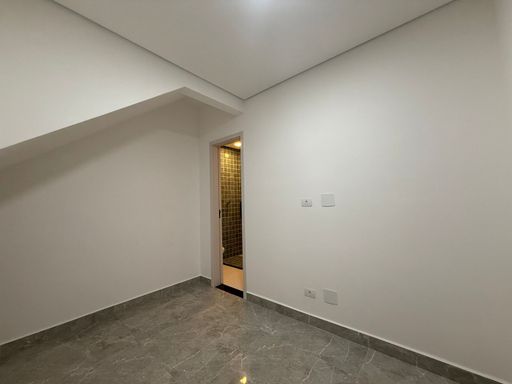 ampla suíte 3 em porcelanato, no térreo