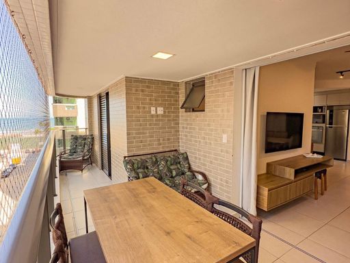 ampla varanda gourmet com vista mar privilegiada, envidraçada e com tela de proteção