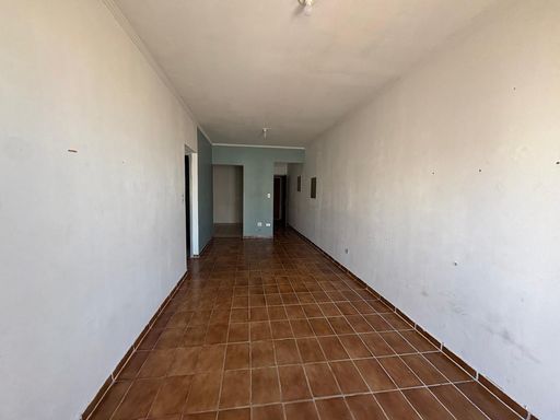 sala 2 ambientes com acesso a entrada principal