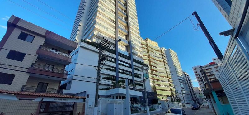 fachada do empreendimento que ganhou prêmio de "melhor projeto arquitetônico" da cidade de Praia Grande/SP.