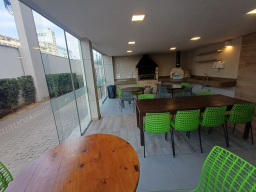 2 espaços envidraçados para churrasco da área da quadra poliesportiva