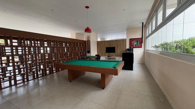 espaço gamer, salão de jogos e chopeira.