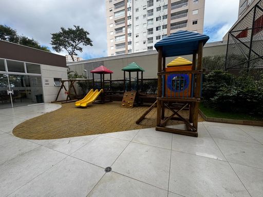playground arejado ao lado da quadra poliesportiva
