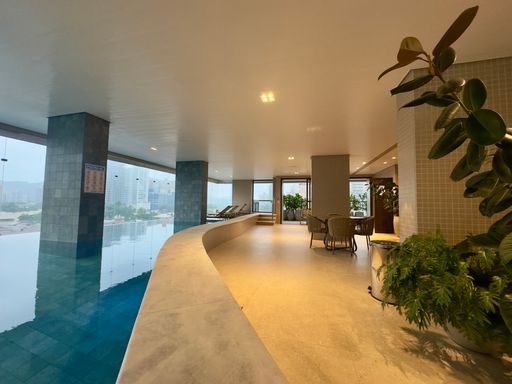 espetacular piscina aquecida com deck solarium e vista privilegiada