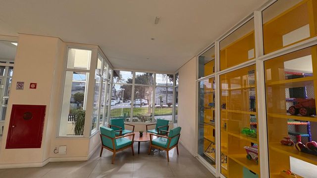 área de convivência do hall de entrada acoplada a brinquedoteca