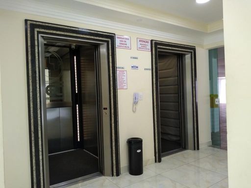 hall de entrada com 2 elevadores