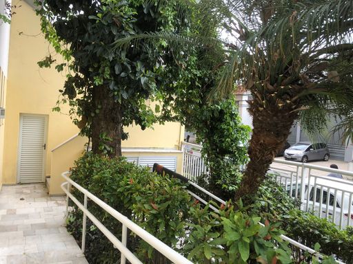 Entrada social do salão de festas