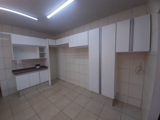 COZINHA COM ARMÁRIOS