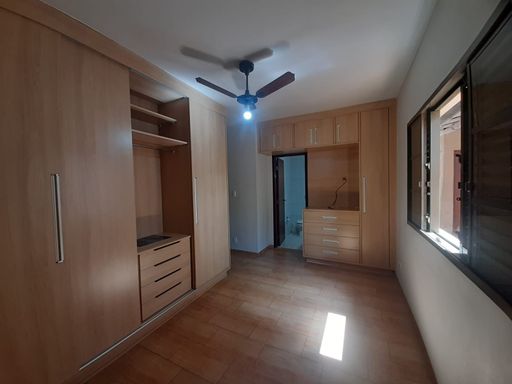 QUARTO CASAL COM GUARDA ROUPAS