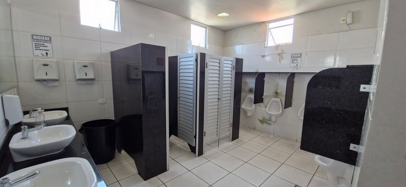 Vestiário/banheiro masculino