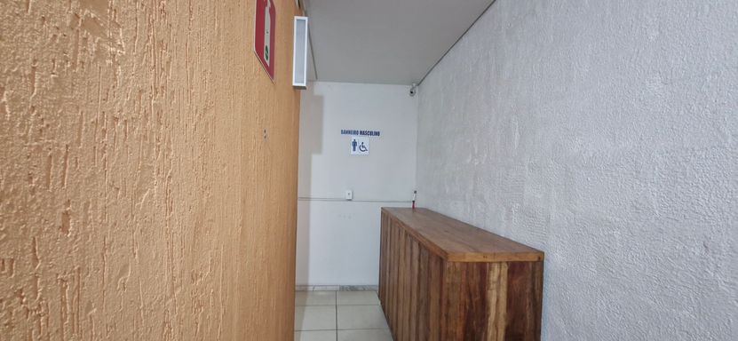 Vestiário/banheiro masculino