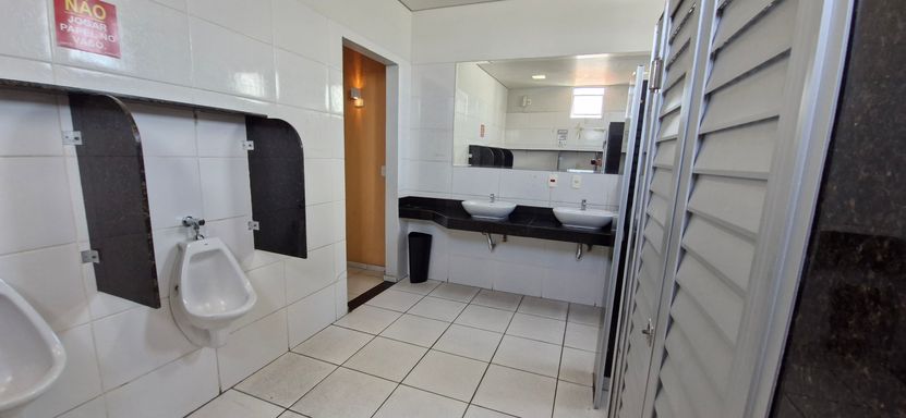 Vestiário/banheiro masculino