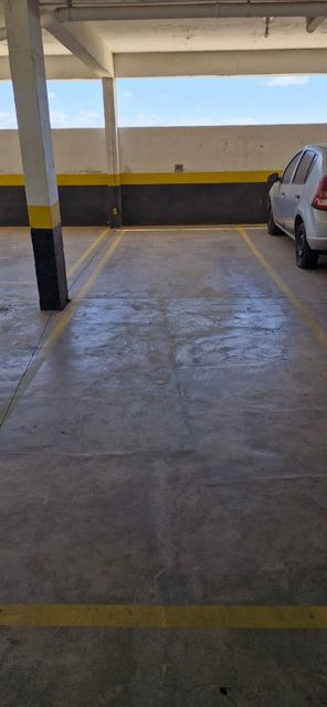 Vaga de garagem, coberta e demarcada