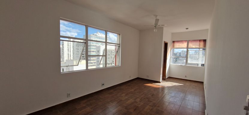 Sala ampla e arejada