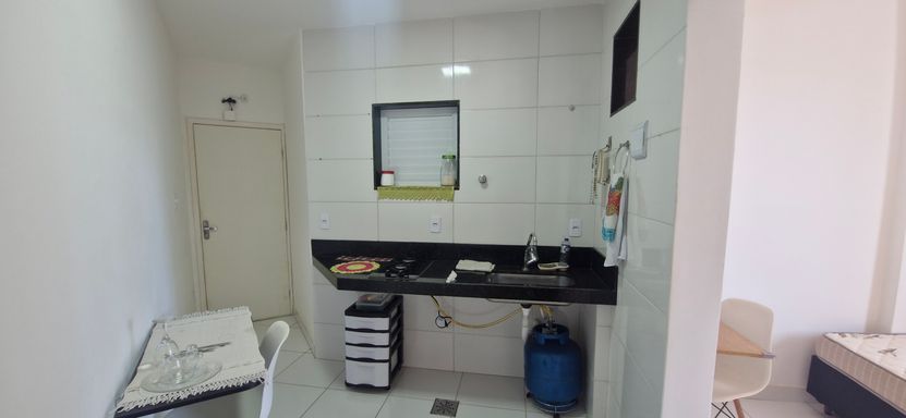 Cozinha com fogão cooktop