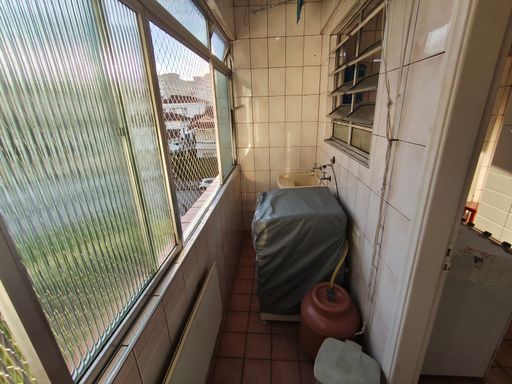ÁREA DE SERVIÇO BEM AREJADA