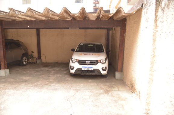 Garagem escriturada, demarcada e coberta