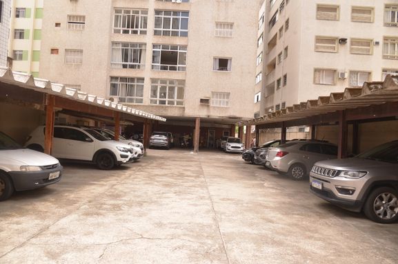 Garagem escriturada, demarcada e coberta