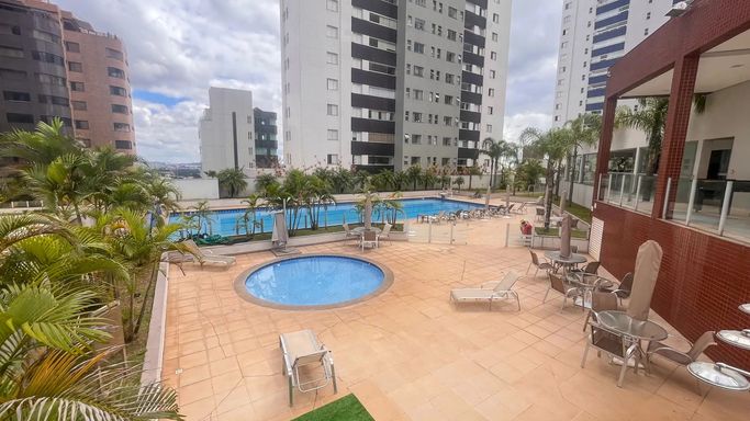 Área de lazer com piscina
