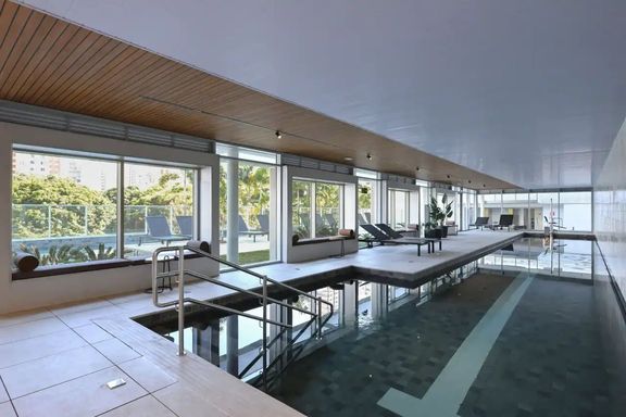 PISCINA CLIMATIZADA COM RAIA DE 20 M