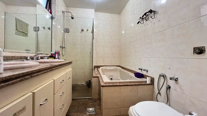 SUÍTE COM HIDROMASSAGEM