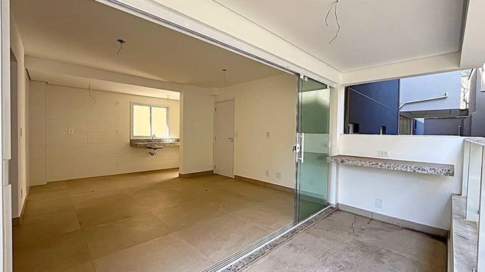 SALA COM VARANDA