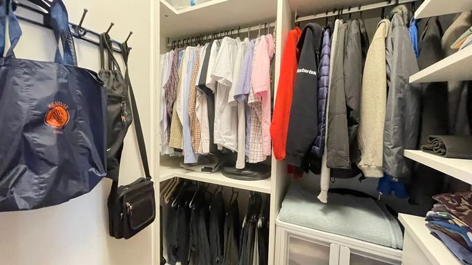 CLOSET