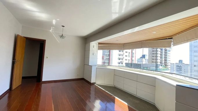 SALA COM VARANDA