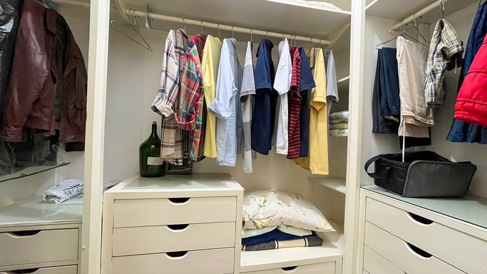 CLOSET