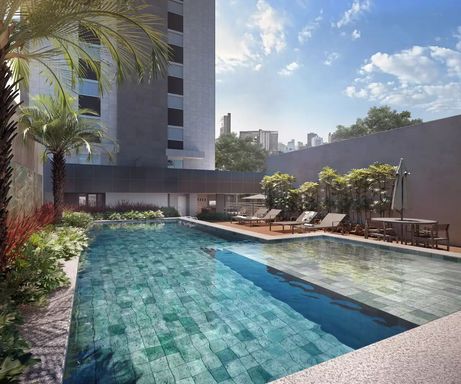 PISCINA COM DECK MOLHADO