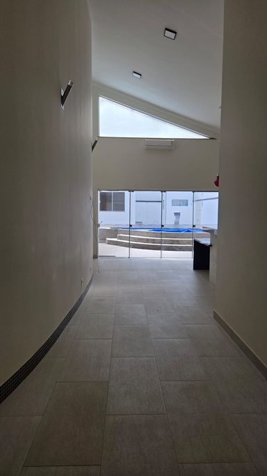 HALL ENTRE SALAS E COZINHA GOUMET