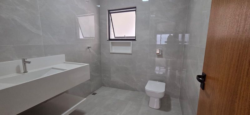 banheiro suite do terreo