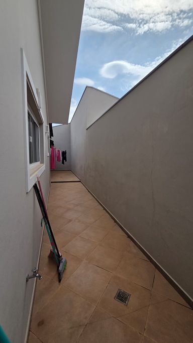 corredor de acesso ao quintal de serviço