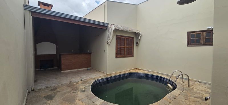 quinta com churrasqueira e despensa