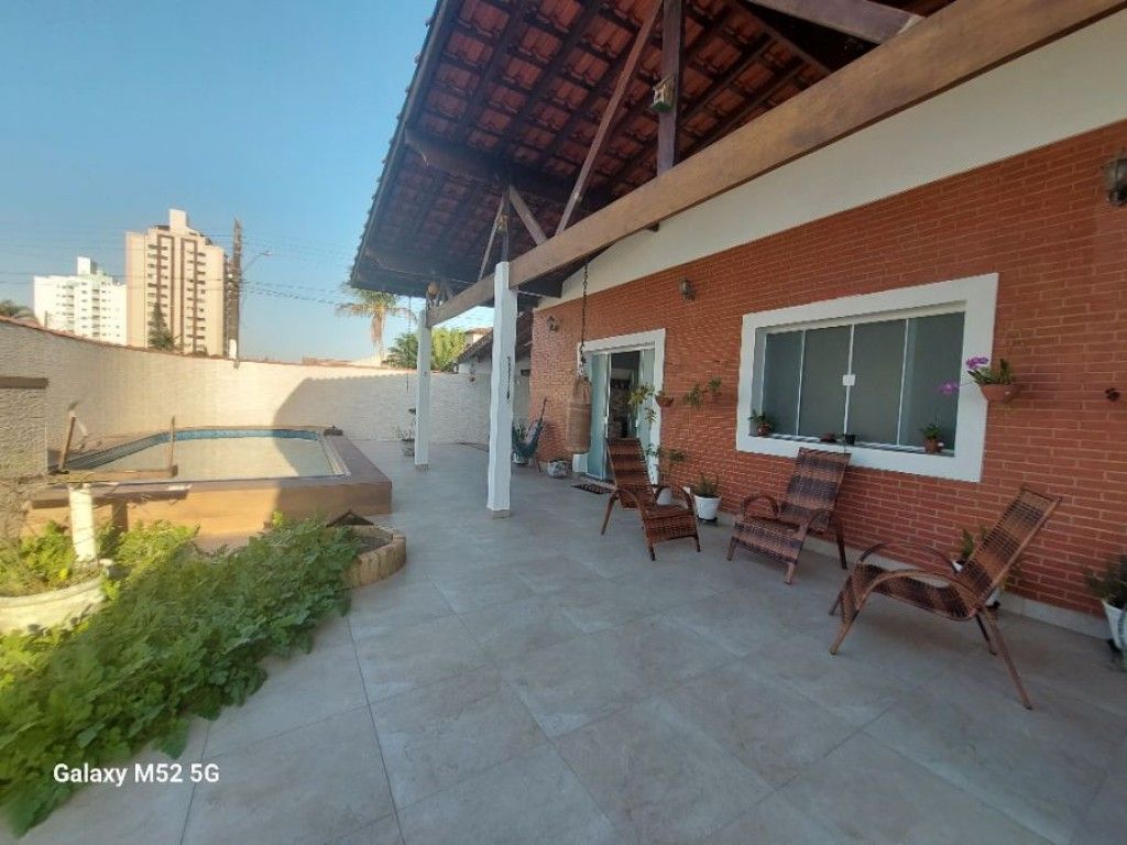 Casa, 4 quartos, 233 m² - Foto 1