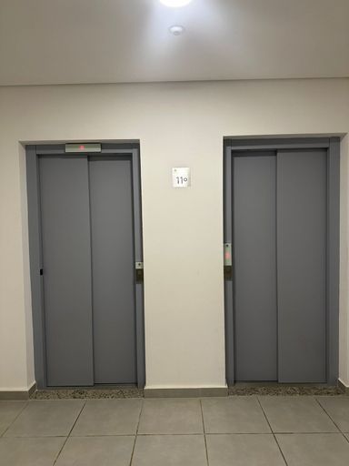 2 elevadores por andar