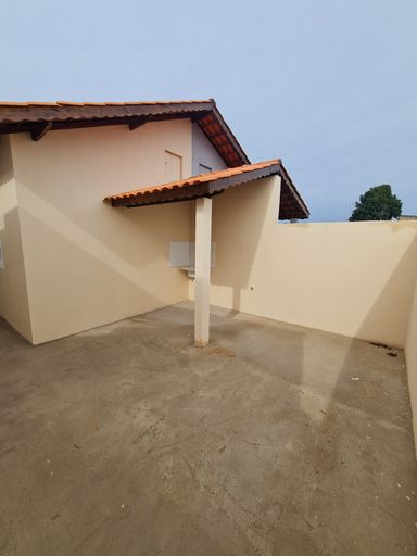 lavanderia e aréa externa