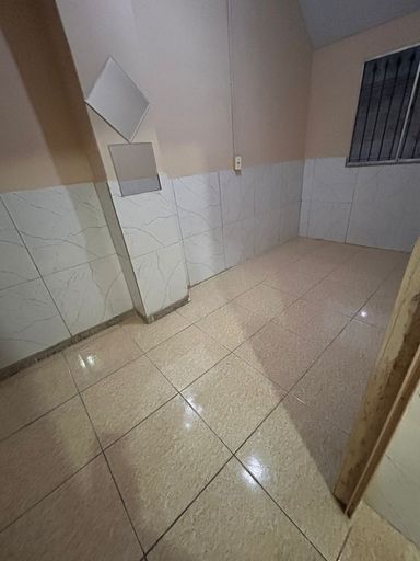 Quarto maior com armário embutido