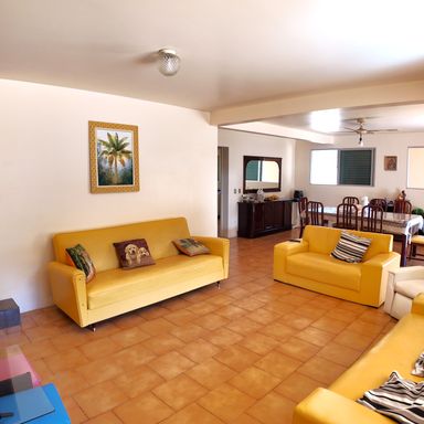 vista da sala de visitas e sala de jantar