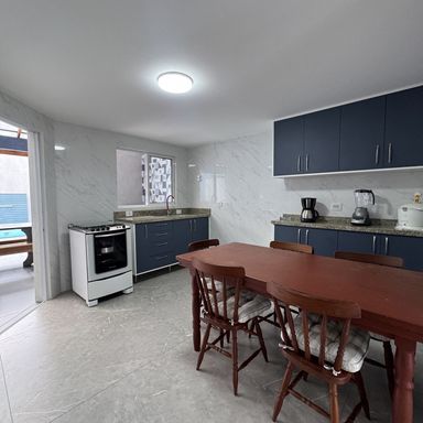 sala de jantar espaçosa