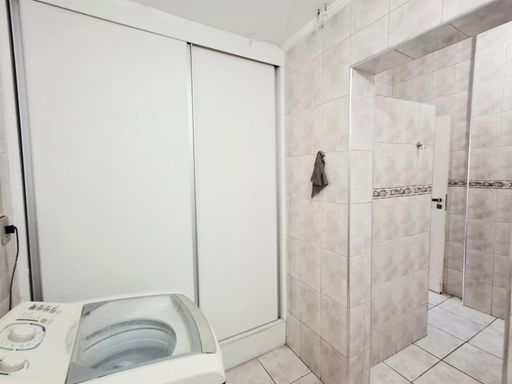 Banheiro e Área de Serviço