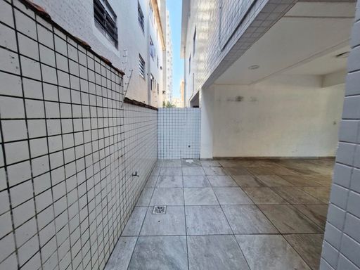 Garagem / espaço para colocar churrasqueira